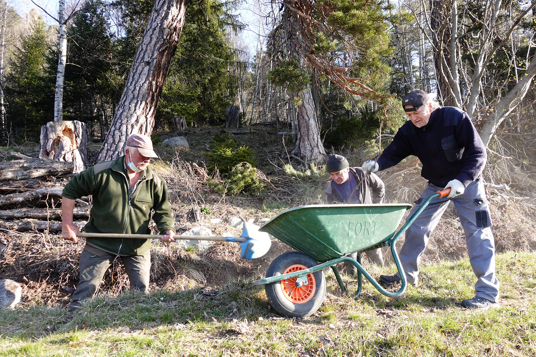 Préparation du bisse avant sa mise en eau, Ausserberg
