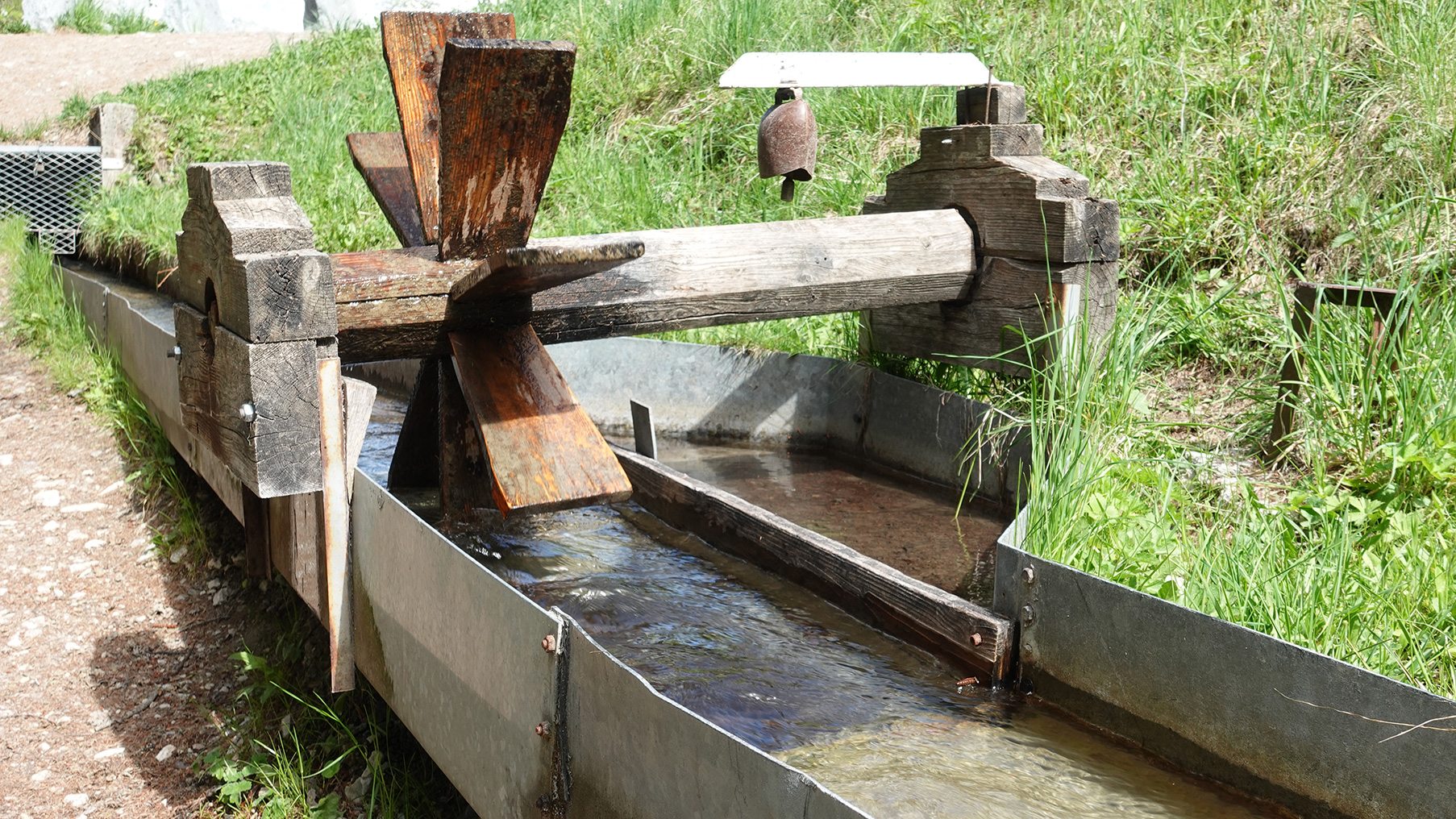 Marteau d'alerte du bisse de Saxon