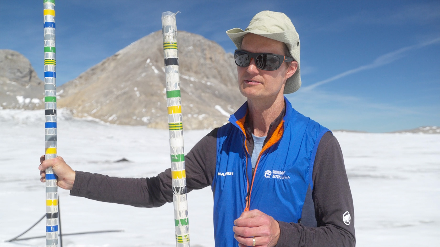 Le glaciologue Mathias Huss sur le glacier de la Plaine Morte